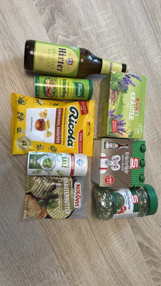 Die Kräuter-Geschenke, zum Fotografieren am Boden ausgelegt